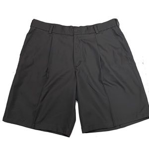 33 / NIKE Golf Short